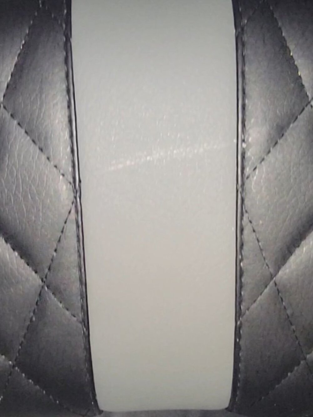 π TRAVEL MASSAGE PILLOW WITH CASE AND CAR ADAPTER - Picture 4 of 6